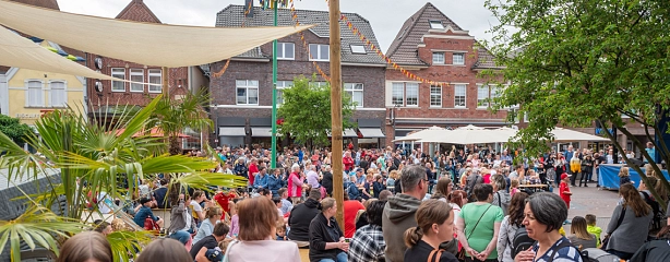 Blick auf den Marktplatz beim ersten Meppener Sommergarten © Schöning Fotodesign